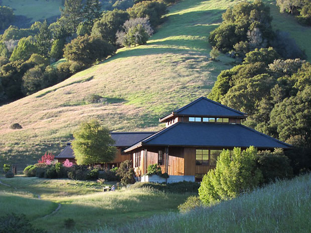 Spirit-Rock's-meditation-hall,-in-the-hills-of-Woodacre-awaken