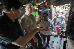 Al Gore meets Filipino typhoon survivor Demi Raya and Alfred Romualdez-awaken