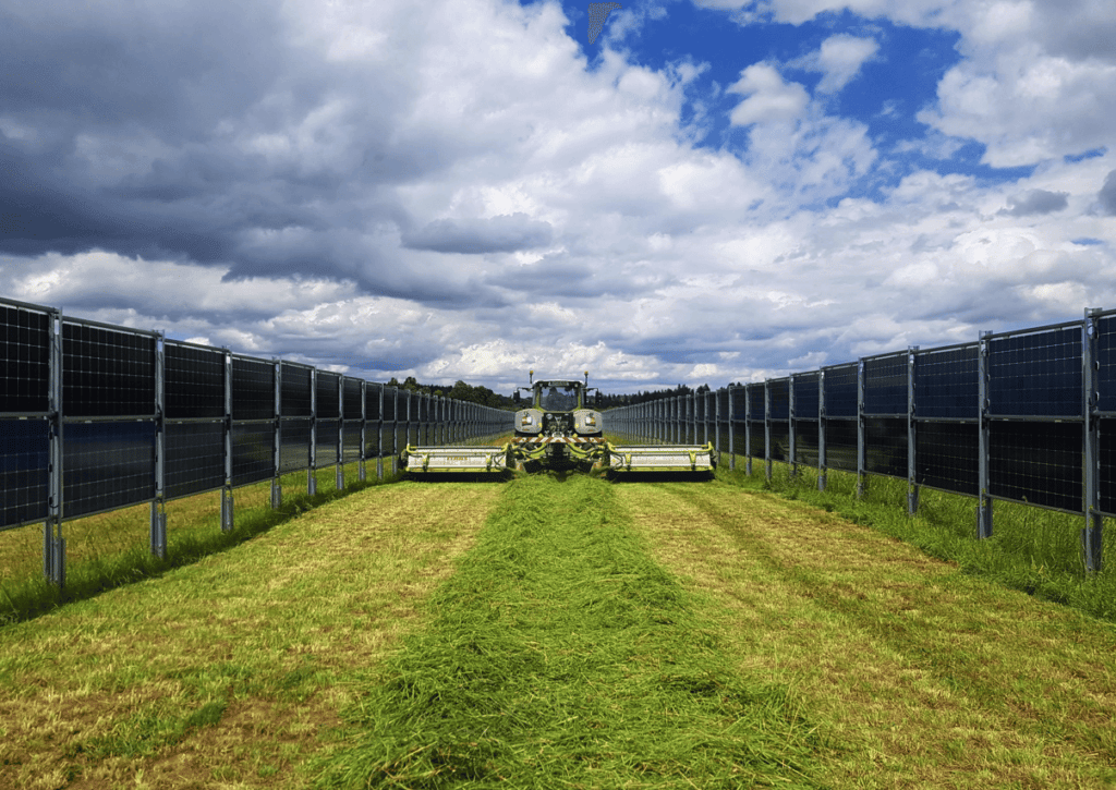 Solar-fence-in-Donaueschingen-Germany_awaken