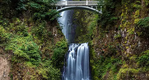 Multnomah-falls-Oregon.-awaken