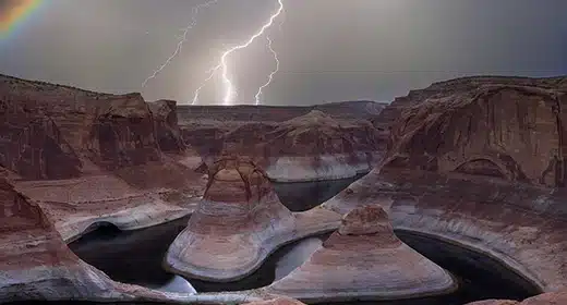 Reflection Canyon in Utah-awaken