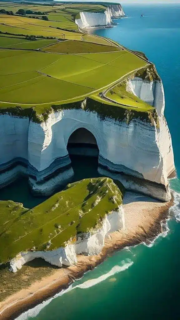 World Beauties and Wonders White Cliffs , Southern England -awaken