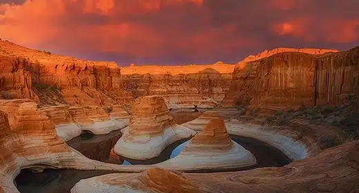 Reflection Canyon in Utah-awaken