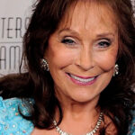 Loretta Lynn-awaken